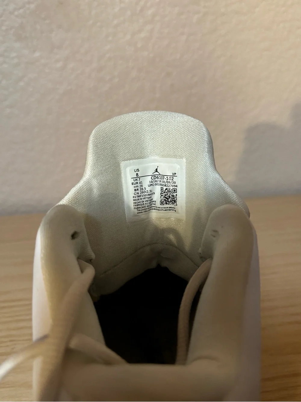 Jordan clean white